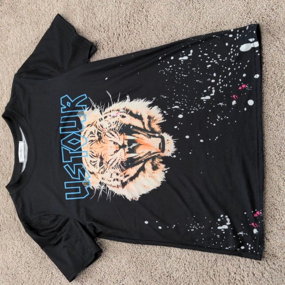 free style! Tops - vintage style black graphic tee